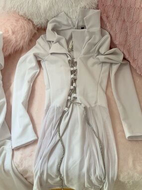 Women’s White Lace-Up Mesh Hem shirt
